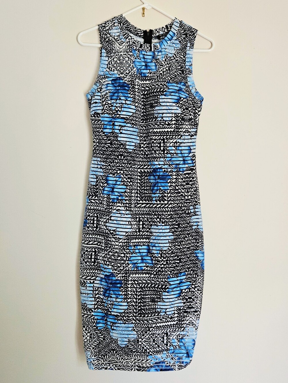 5/$30 GUESS Stretchy Bodycon Dress in Black/White Stripes & Blue Flowers, Sz 10